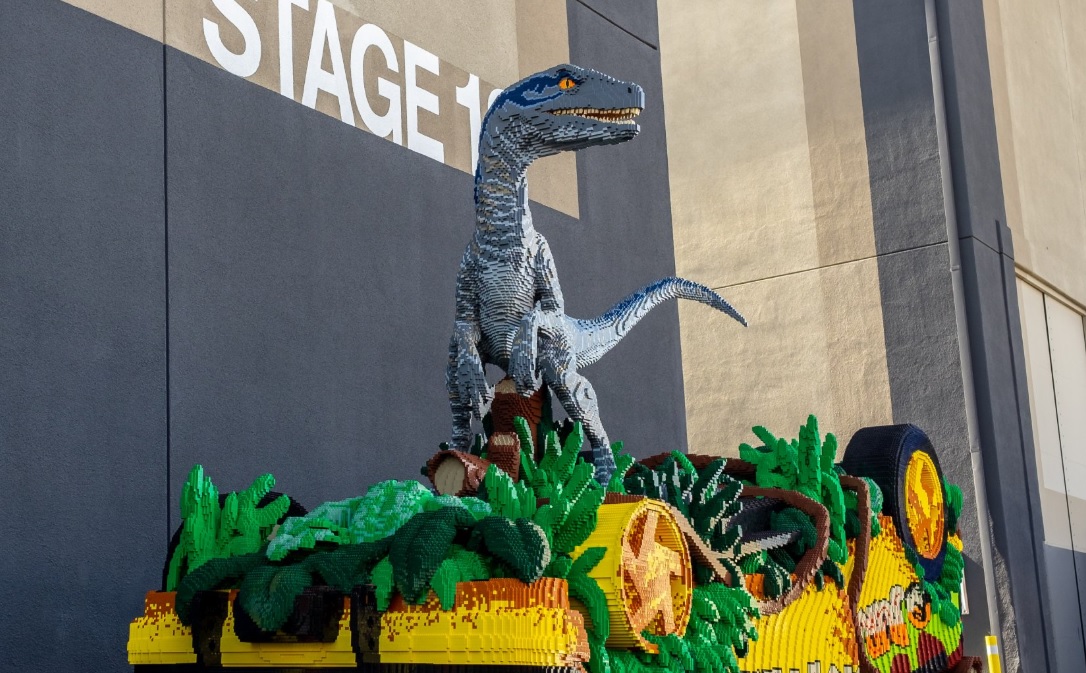 This Jurassic World Fallen Kingdom Lego Build Used Over