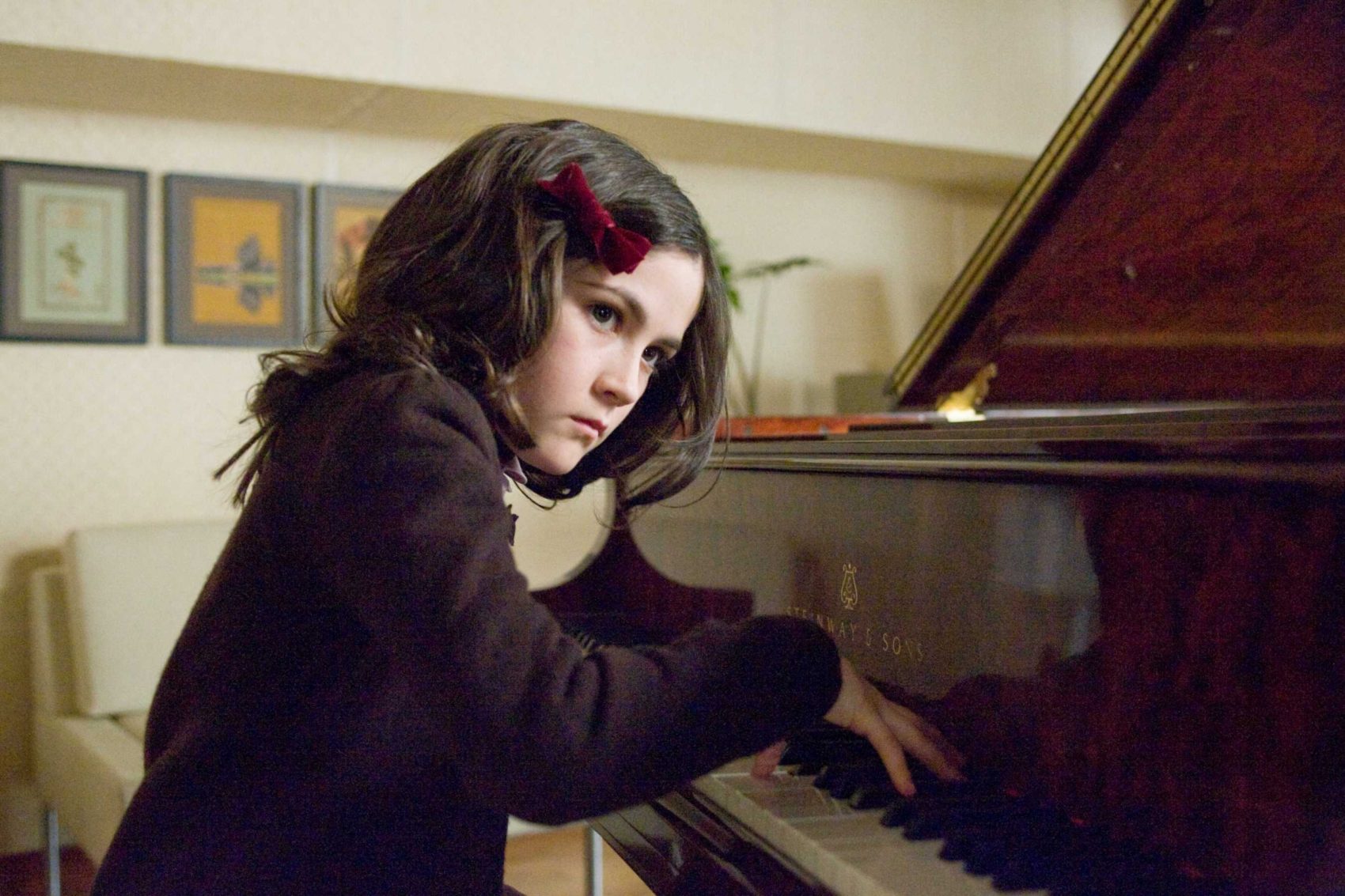 https://bloody-disgusting.com/wp-content/uploads/2012/05/movies_piano_isabelle_fuhrman_orphan_desktop_2700x1800_wallpaper-397853-e1575909657181.jpg
