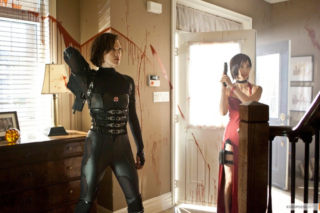 Alice and Ada Wong Prepare For 'Resident Evil: Retribution' Battle On  Additional New Poster - Bloody Disgusting