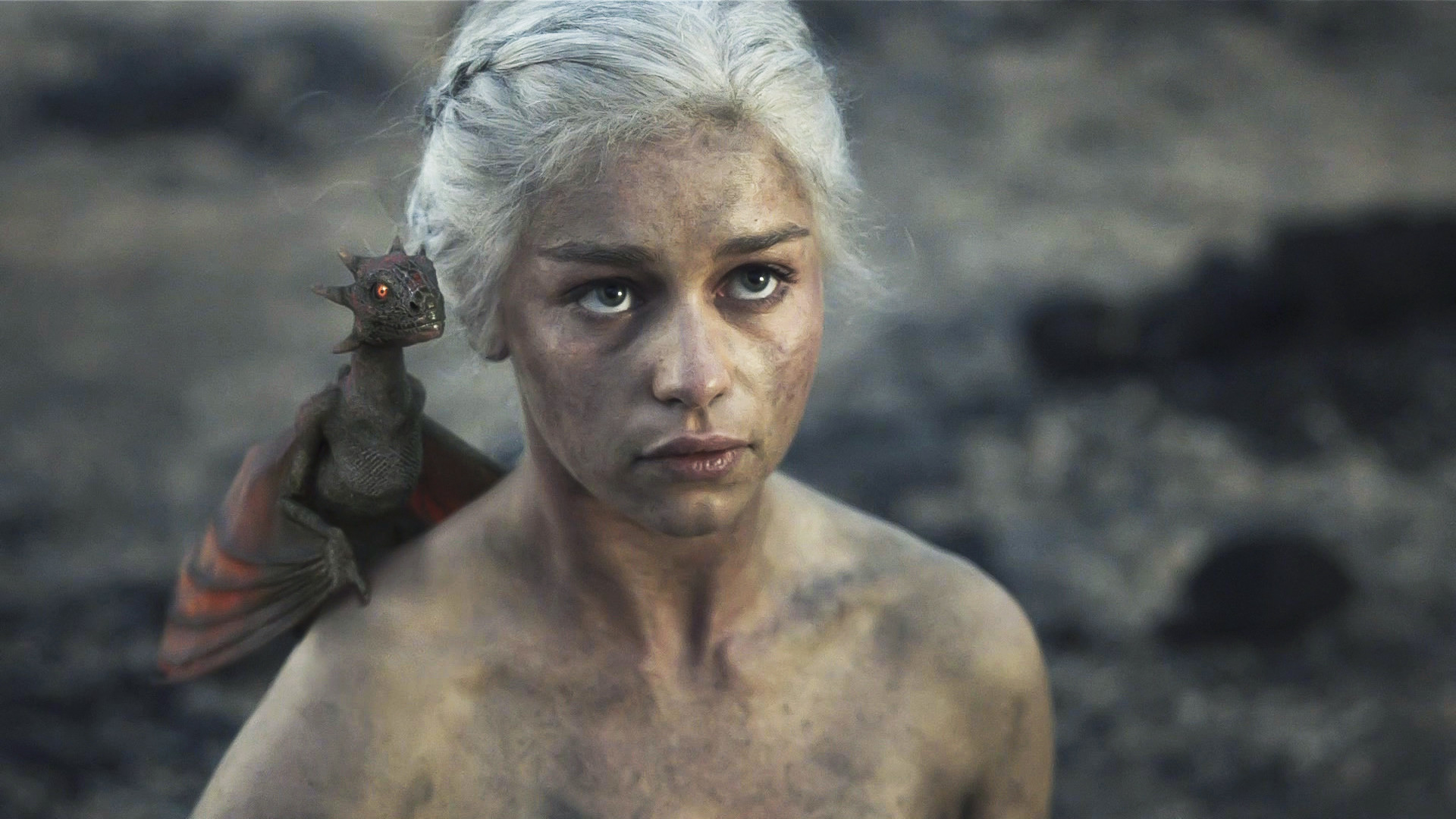 Game of Thrones'" Emilia Clark Hears the 'Voice From the Stone' - Bloody  Disgusting