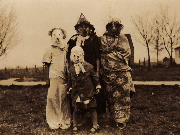 15 Absolutely Terrifying Vintage Halloween Costumes! - Bloody Disgusting