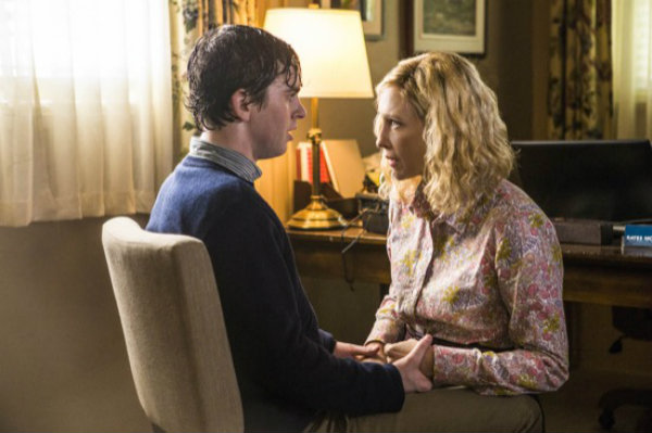 TV Review] "Bates Motel" Episode 3.01: 'A Death In The Family' - Bloody  Disgusting