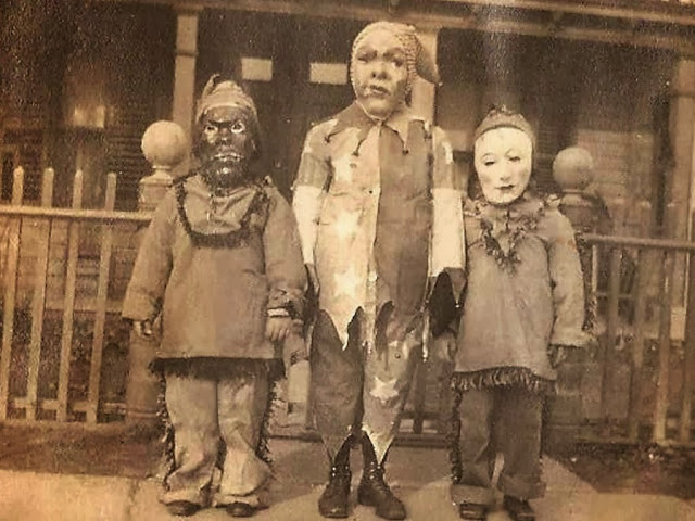 20 Nightmarish Vintage Halloween Costumes - Bloody Disgusting
