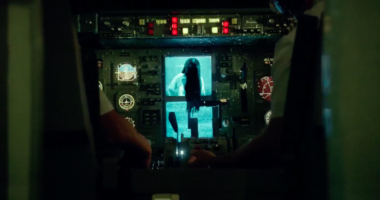 Rings' Opens with Samara Appearing on a Plane; Watch the Opening Scene! -  Bloody Disgusting