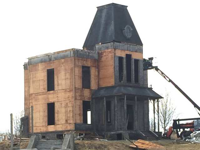 Depressing Images Show Iconic "Bates Motel" Sets Being Destroyed - Bloody  Disgusting