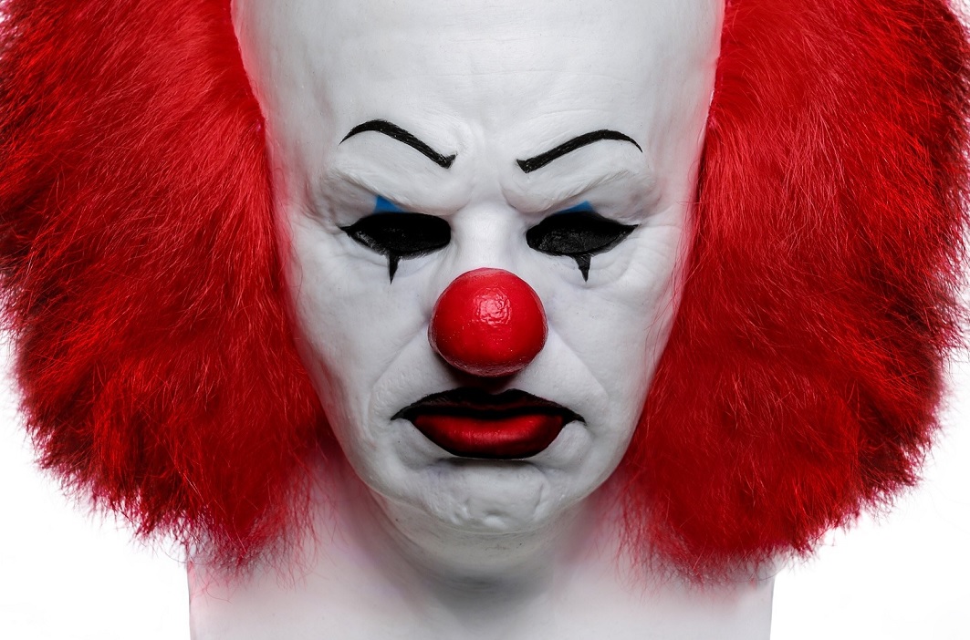 This Incredible New Pennywise Halloween Mask Will Break the Bank ...