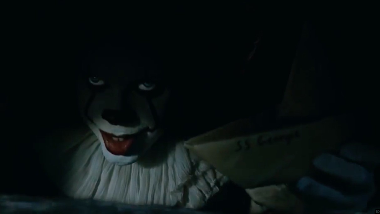 In werkelijkheid als je kunt klauw Pennywise Asks, "Do You Want a Balloon?" in This Freaky First Clip! -  Bloody Disgusting