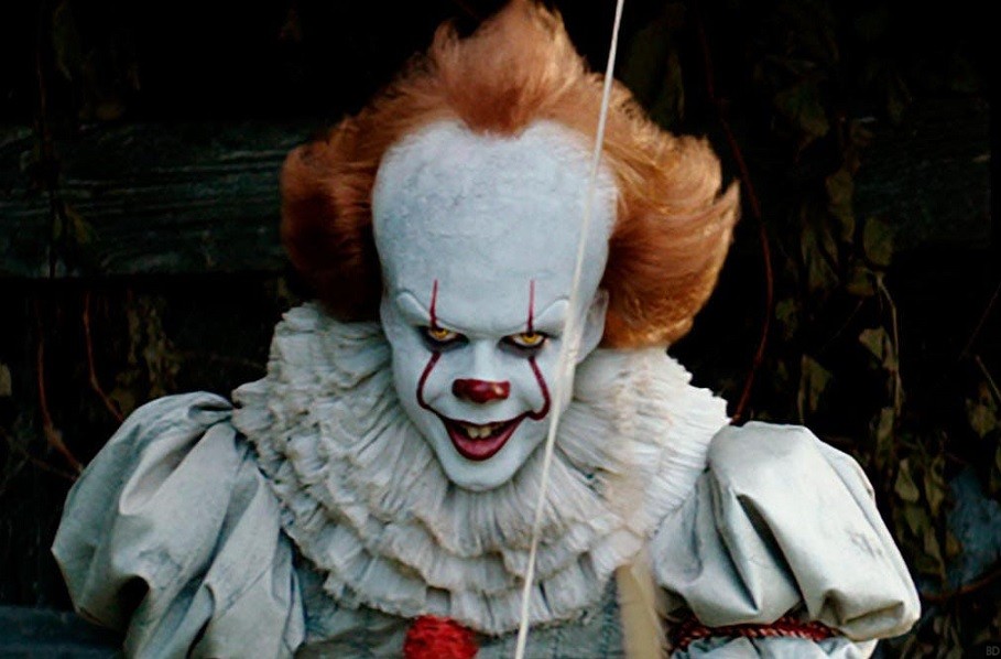 Bill Skarsgård Doing Pennywise Smile Without is Even Creepier - Bloody Disgusting