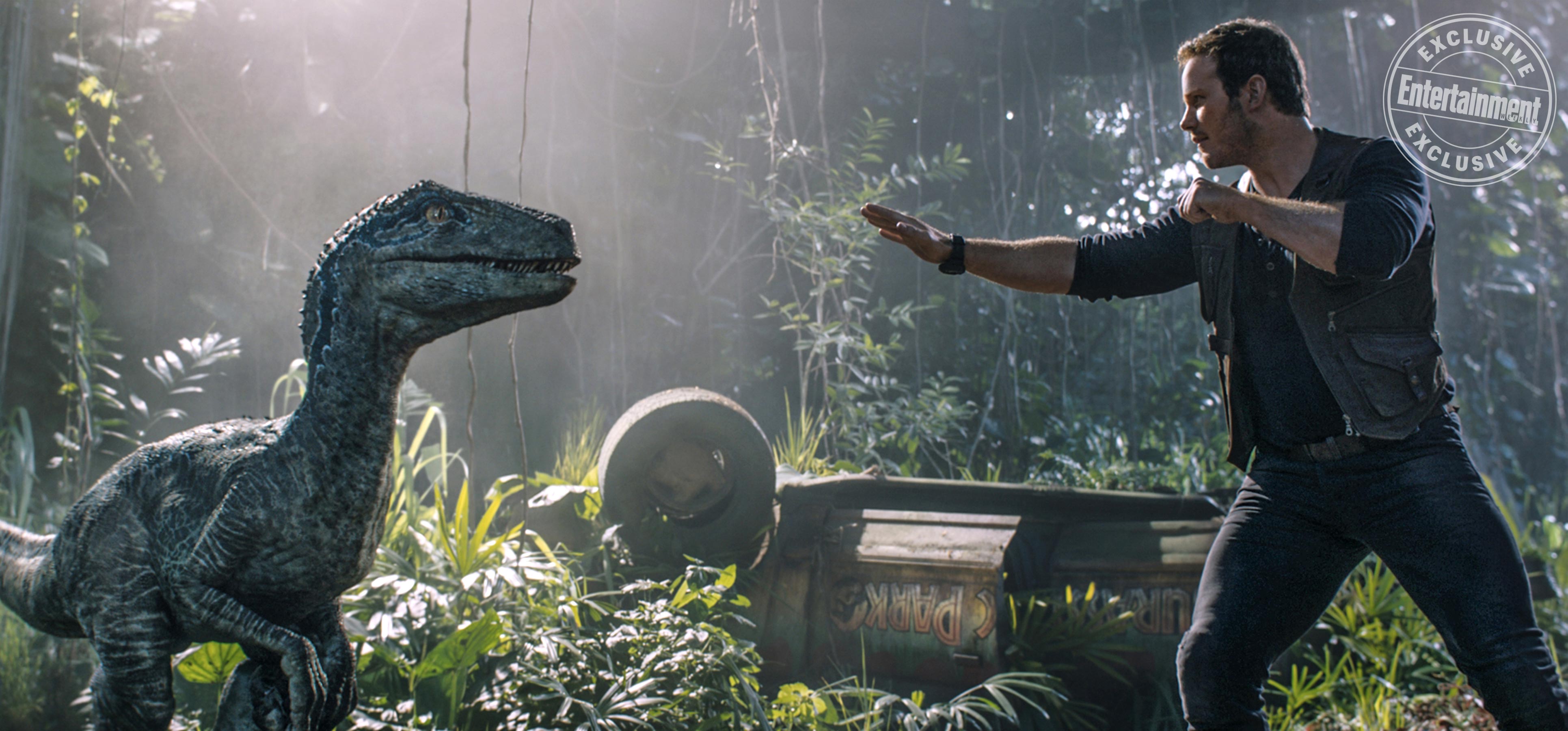 Chris Pratt Teams Up With Blue On Latest Jurassic World Fallen Kingdom Poster Bloody Disgusting