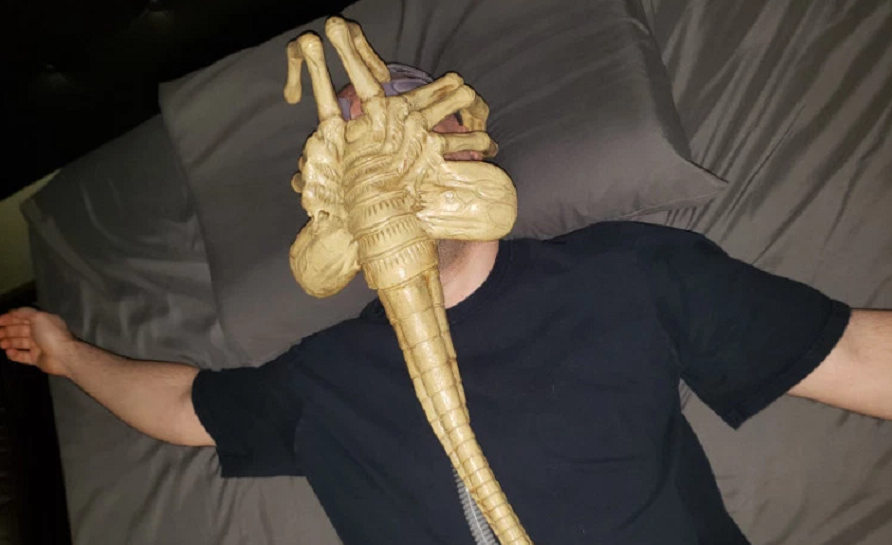 Our New Hero is This Dude Who Customized His CPAP Mask into an 'Alien'  Facehugger - Bloody Disgusting