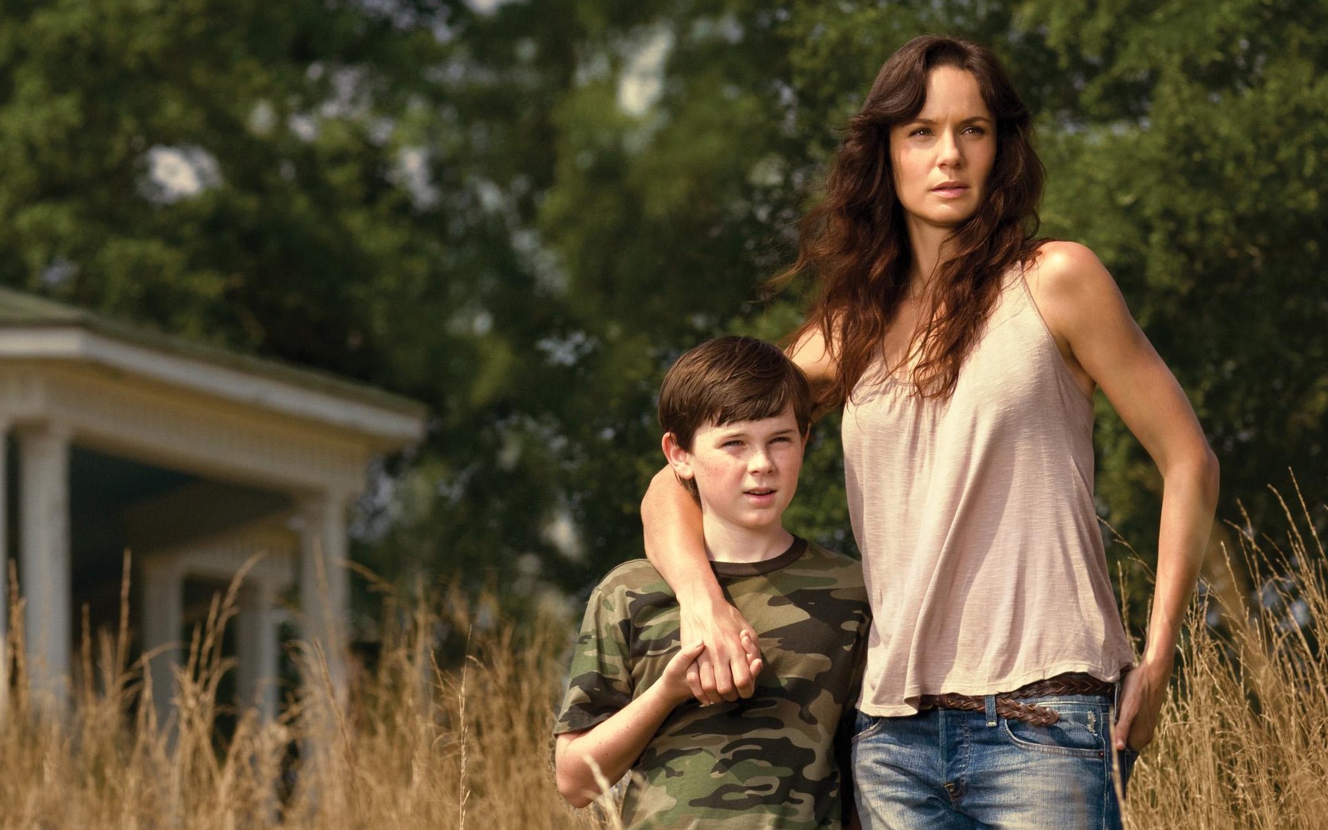 The Walking Dead" Star Sarah Wayne Callies Directed an Upcoming "Fear the  Walking Dead" Episode - Bloody Disgusting