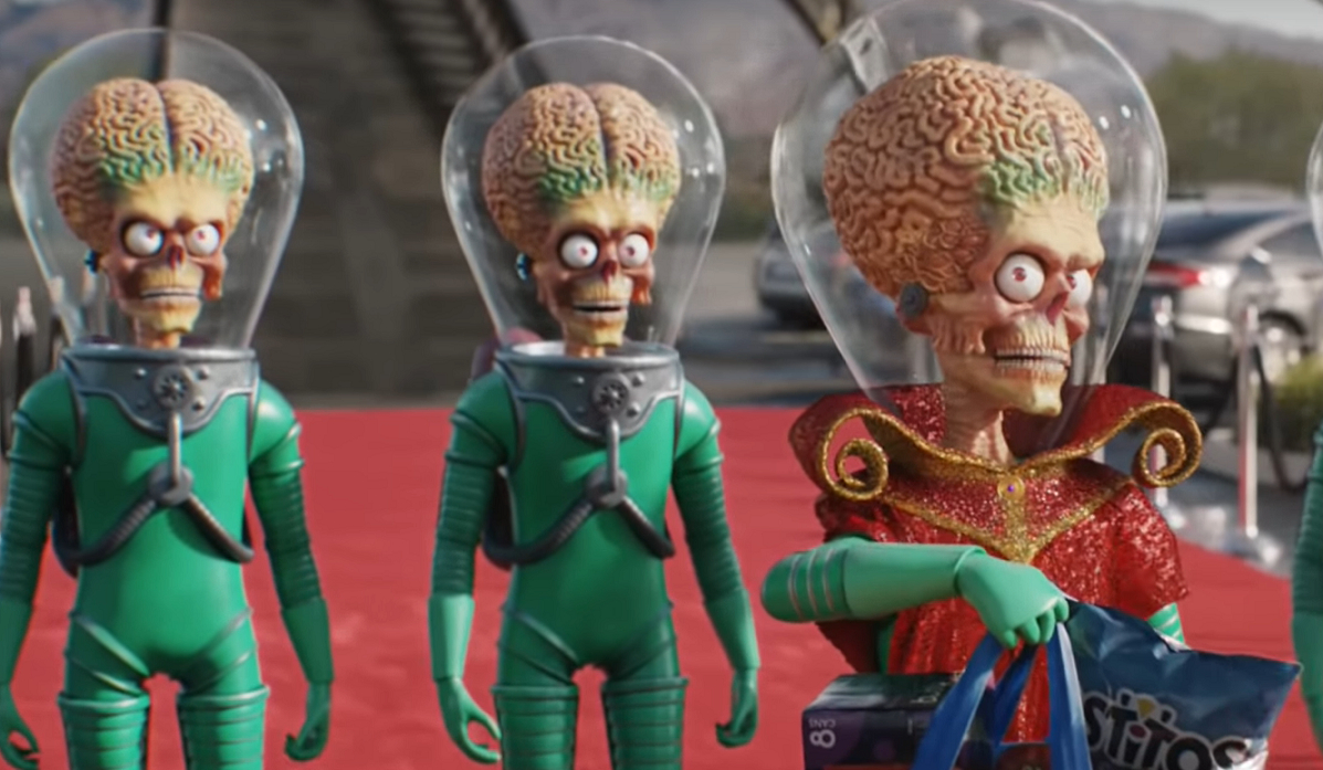 The Martians from 'Mars Attacks!' Appear in Walmart's Sci-fi Super Bowl ...