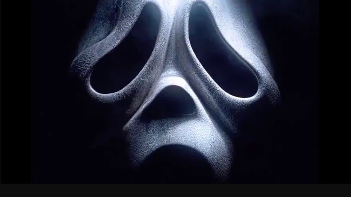 In the end credits of Scream, Wes Craven left the message No