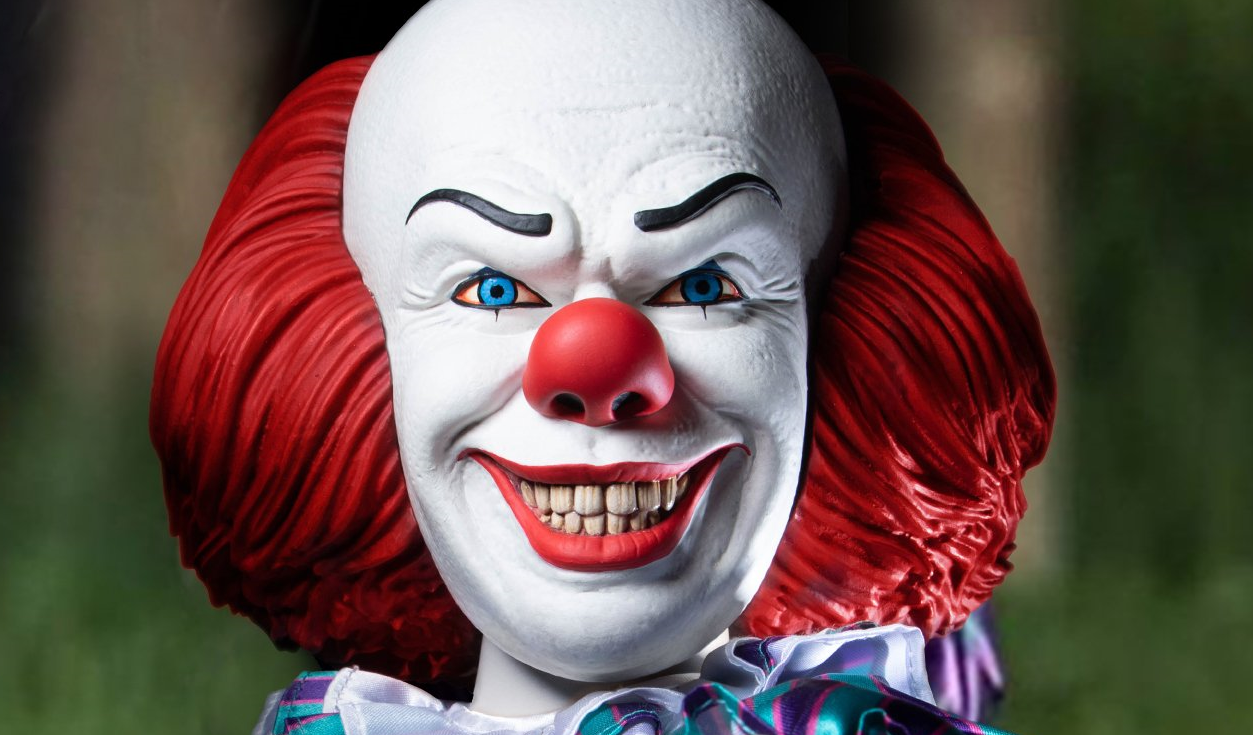 Tim Curry's Pennywise is Back With a Brand New Talking Mega Scale Figure  from Mezco - Bloody Disgusting