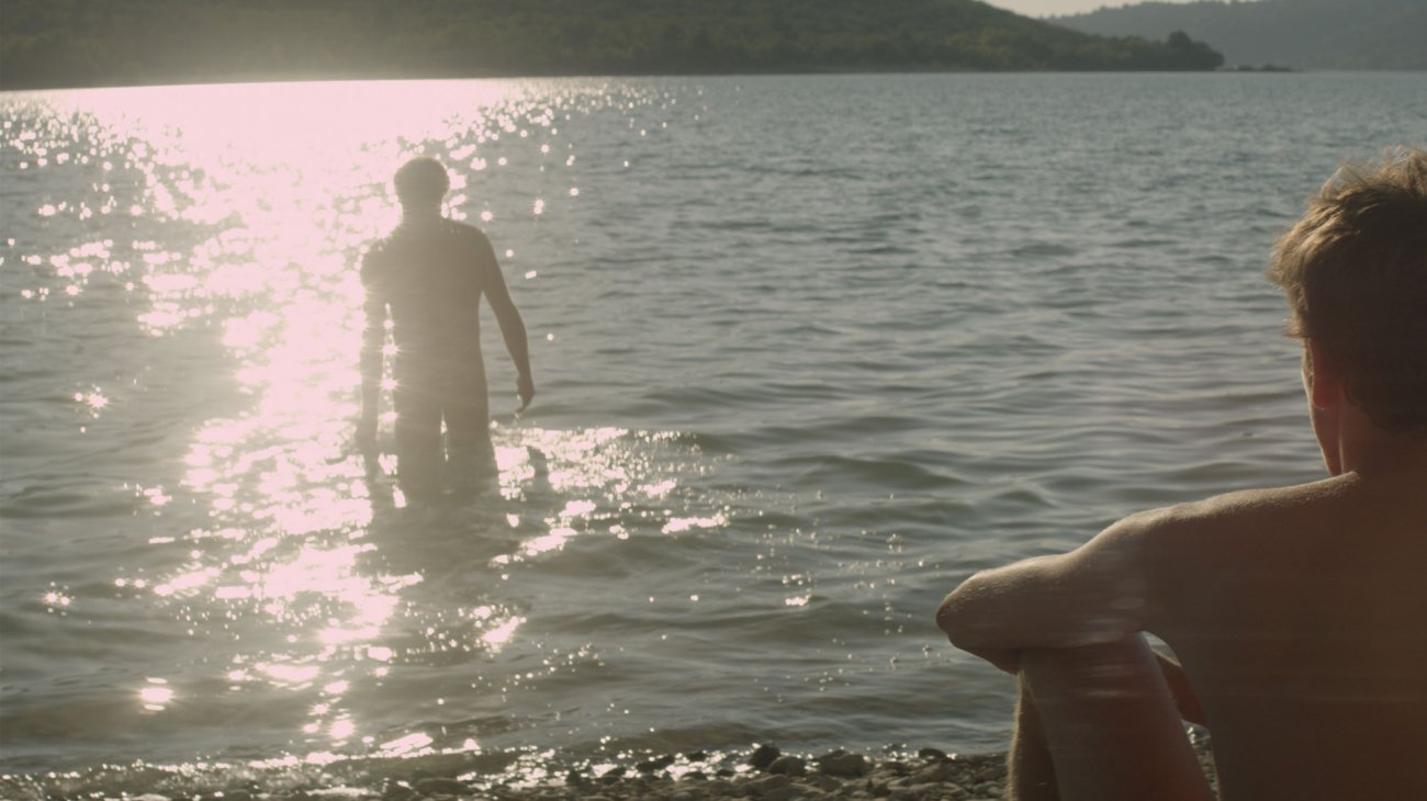 French Erotic Sex - Stranger by the Lake': Cruisers Caught in a Bad Romance in French Erotic  Thriller [Horrors Elsewhere] - Bloody Disgusting