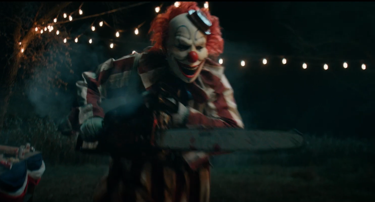 &#8216;Clown in a Cornfield&#8217; Red Band Trailer &#8211; There&#8217;s a New Killer Clown in Town