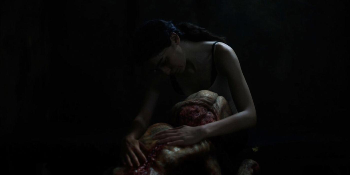 Gul cradles her larval baby in Mutter. Mutter Review